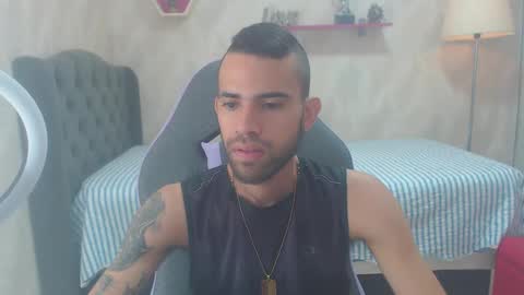 adri_sexboy online show from December 31, 1:08 pm