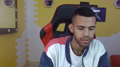 adri_sexboy online show from February 15, 3:17 pm