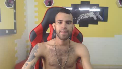 adri_sexboy online show from December 28, 12:35 pm