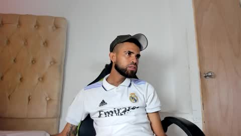 adri_sexboy229 online show from September 12, 12:29 pm