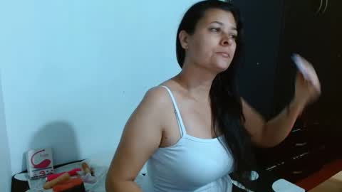 Snapshot of adriana_milf chatting on December 12, 2:37 am Adriana milf online show from December 12, 2:37 am