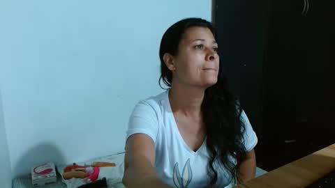 Snapshot of adriana_milf chatting on December 31, 5:11 am Adriana milf online show from December 31, 5:11 am
