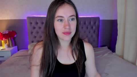 AdrianaYung online show from September 12, 7:32 am