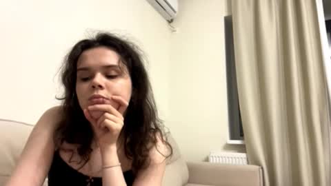 adrianemenoni online show from November 18, 4:21 pm