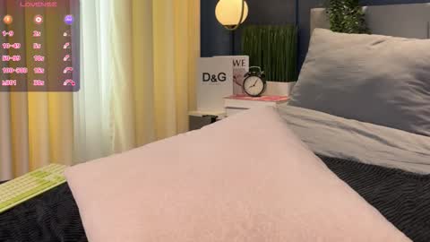 adrianochi_ online show from October 3, 7:49 am