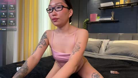 adrianochi_ online show from October 25, 8:13 am