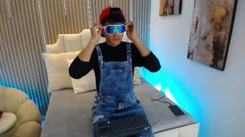 adrianstark_ online show from June 20, 1:06 pm