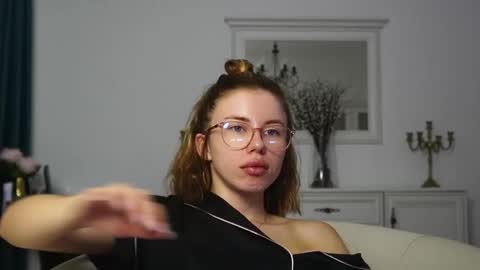Snapshot of aelia_anara chatting on September 12, 4:25 am Aelia online show from September 12, 4:25 am