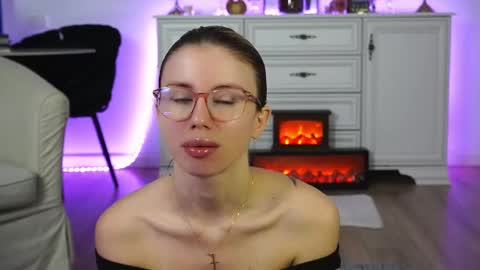 Aelia online show from October 17, 5:22 am