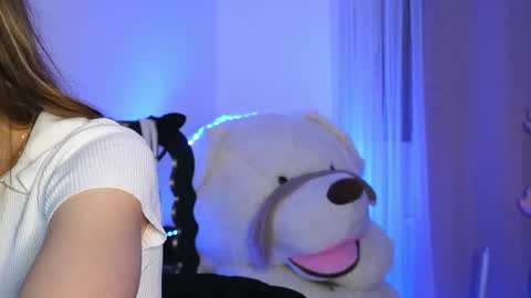 Aelia online show from March 21, 6:23 pm