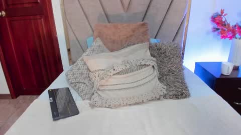 aelinduvalier online show from September 26, 8:06 pm