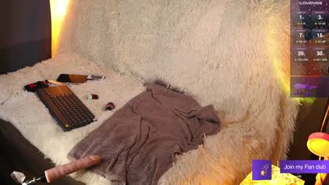 Snapshot of aestetic_boyy chatting on January 4, 9:20 pm Fred and Dilan online show from January 4, 9:20 pm
