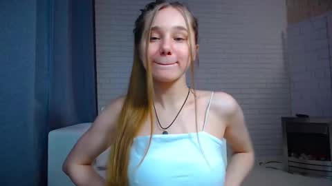 Snapshot of afeliya_shy chatting on February 4, 7:33 pm afeliya_shy online show from February 4, 7:33 pm