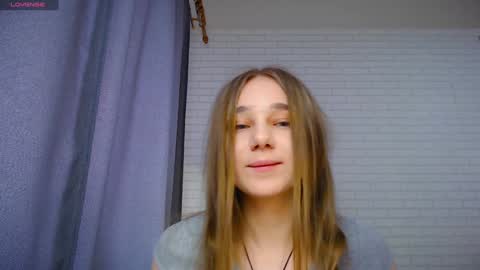 Snapshot of afeliya_shy chatting on February 6, 10:47 am afeliya_shy online show from February 6, 10:47 am