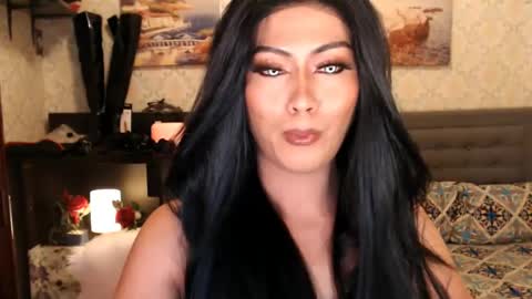 Snapshot of affairtoyourgoddesskhendra chatting on January 5, 6:24 am Dominant Goddess Contessa online show from January 5, 6:24 am