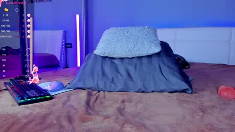 affroditta online show from October 11, 5:05 pm