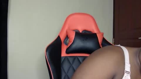 stella online show from April 5, 8:39 pm