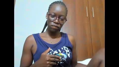 Leah online show from February 5, 4:27 am