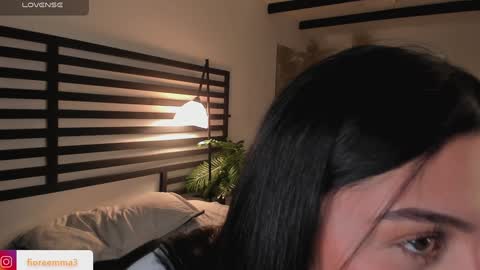 Snapshot of afrodita__25 chatting on January 23, 2:12 am Emma online show from January 23, 2:12 am