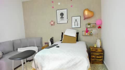 Snapshot of afrodita_martinez chatting on February 17, 8:27 pm Afrodita online show from February 17, 8:27 pm