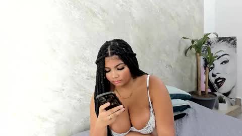 Snapshot of afrodita_roos_ chatting on September 17, 12:19 pm Afrodita Ross online show from September 17, 12:19 pm