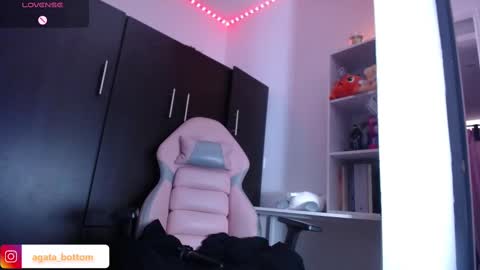 Snapshot of agata_bolton chatting on February 14, 8:48 pm Agata online show from February 14, 8:48 pm