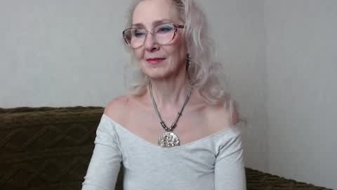 Snapshot of agatha_moore_ chatting on February 10, 12:18 pm Agatha online show from February 10, 12:18 pm