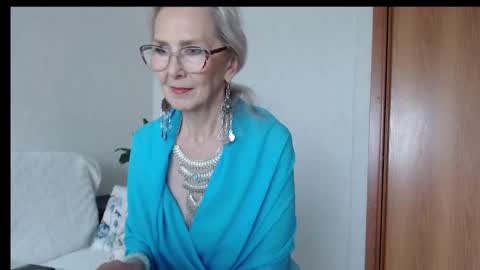 Snapshot of agatha_moore_ chatting on September 16, 3:30 am Agatha online show from September 16, 3:30 am