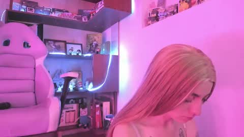 Snapshot of agathaa_ks_ chatting on January 17, 8:11 pm Camila 2 online show from January 17, 8:11 pm