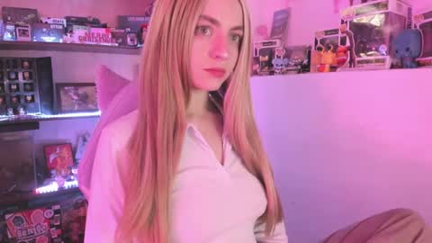 Snapshot of agathaa_ks_ chatting on January 14, 7:21 pm Camila 2 online show from January 14, 7:21 pm