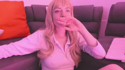 Snapshot of agathaa_ks_ chatting on February 16, 4:31 am Camila 2 online show from February 16, 4:31 am