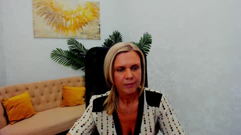 Snapshot of agathaklouin chatting on January 27, 5:26 pm Agatha online show from January 27, 5:26 pm
