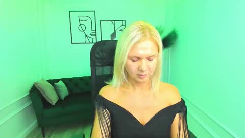 Snapshot of agathaklouin chatting on September 14, 8:21 pm Agatha online show from September 14, 8:21 pm