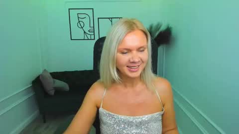 Snapshot of agathaklouin chatting on September 18, 7:40 pm Agatha online show from September 18, 7:40 pm