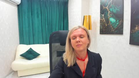 Snapshot of agathaklouin chatting on February 1, 10:15 am Agatha online show from February 1, 10:15 am