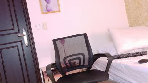 Snapshot of agatharusso chatting on September 13, 8:33 pm Agathaa online show from September 13, 8:33 pm