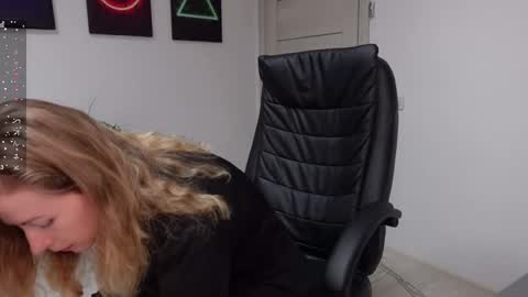 Agelina Lilly Laura online show from February 27, 6:46 am