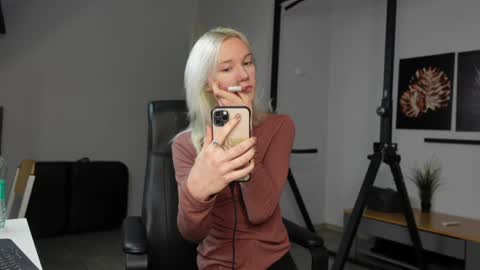 Agelina Lilly Laura online show from November 9, 6:39 am