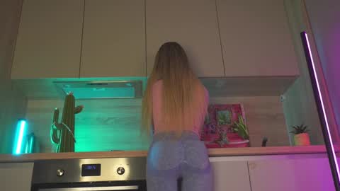 May online show from October 20, 8:03 pm