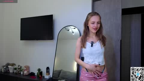 Monica and Bella online show from May 8, 5:35 am