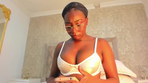 Snapshot of agnesbailey chatting on February 10, 9:36 pm Agnes Bailey online show from February 10, 9:36 pm