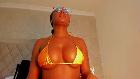 Snapshot of agnesbailey chatting on February 7, 1:15 am Agnes Bailey online show from February 7, 1:15 am