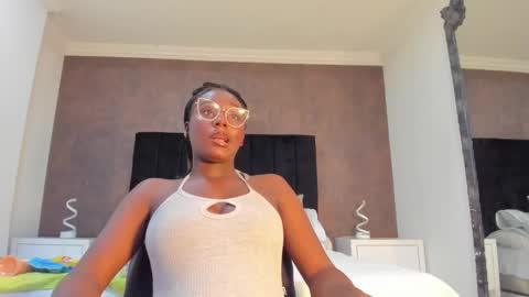 Snapshot of agnesbailey chatting on January 25, 1:43 am Agnes Bailey online show from January 25, 1:43 am