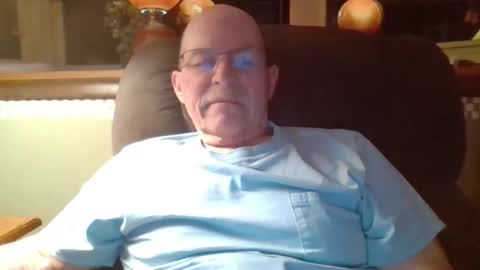 aguynrkfrd online show from October 26, 9:43 am