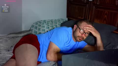 Blue Eyed Handsome Man online show from February 22, 3:32 am