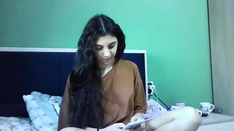 Snapshot of ahotkitty18 chatting on December 19, 8:34 am Selena online show from December 19, 8:34 am