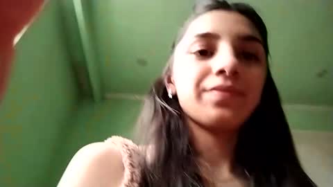 Snapshot of ahotkitty18 chatting on December 5, 10:06 am Selena online show from December 5, 10:06 am