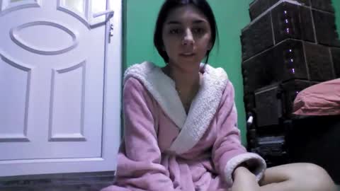 Snapshot of ahotkitty18 chatting on December 28, 5:35 pm Selena online show from December 28, 5:35 pm