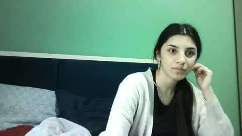 Snapshot of ahotkitty18 chatting on February 15, 10:00 am Selena online show from February 15, 10:00 am