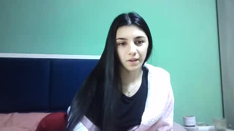 Snapshot of ahotkitty18 chatting on December 30, 7:59 am Selena online show from December 30, 7:59 am